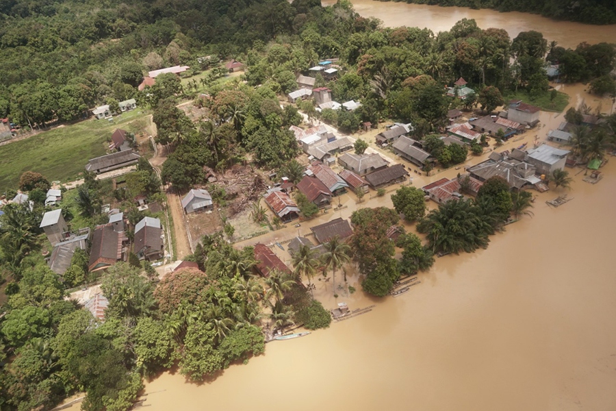 Lũ lụt, lở đất làm chết hơn 50 người ở Indonesia